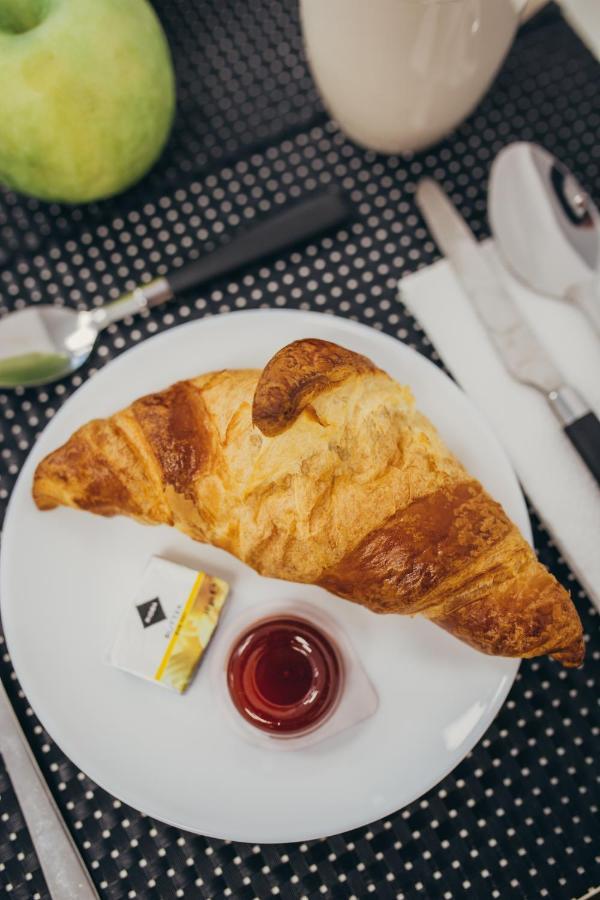 Rubo Hotel Shumen Ngoại thất bức ảnh