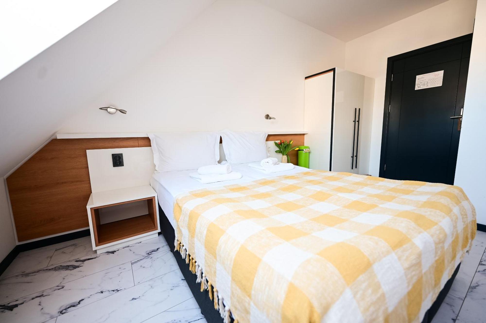 Rubo Hotel Shumen Ngoại thất bức ảnh
