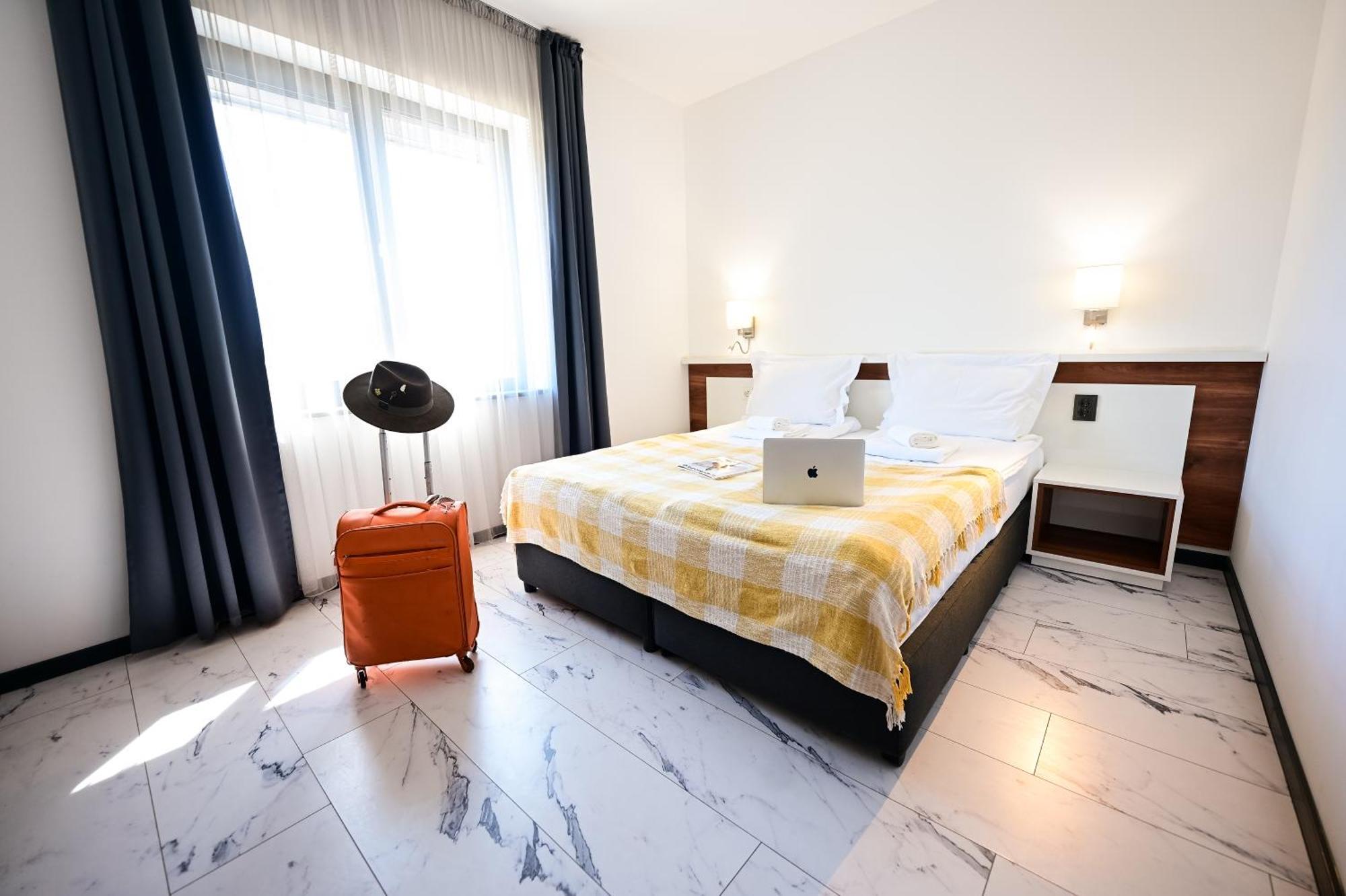 Rubo Hotel Shumen Ngoại thất bức ảnh
