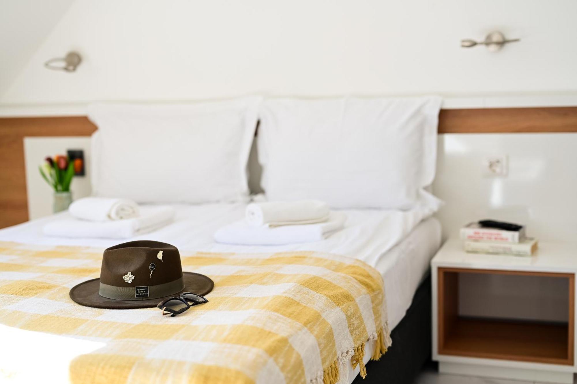 Rubo Hotel Shumen Ngoại thất bức ảnh
