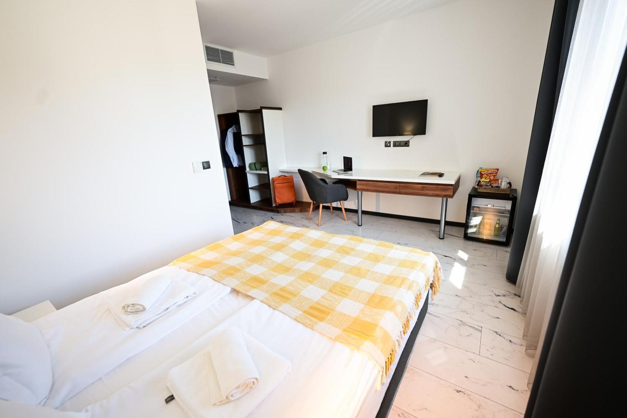 Rubo Hotel Shumen Ngoại thất bức ảnh