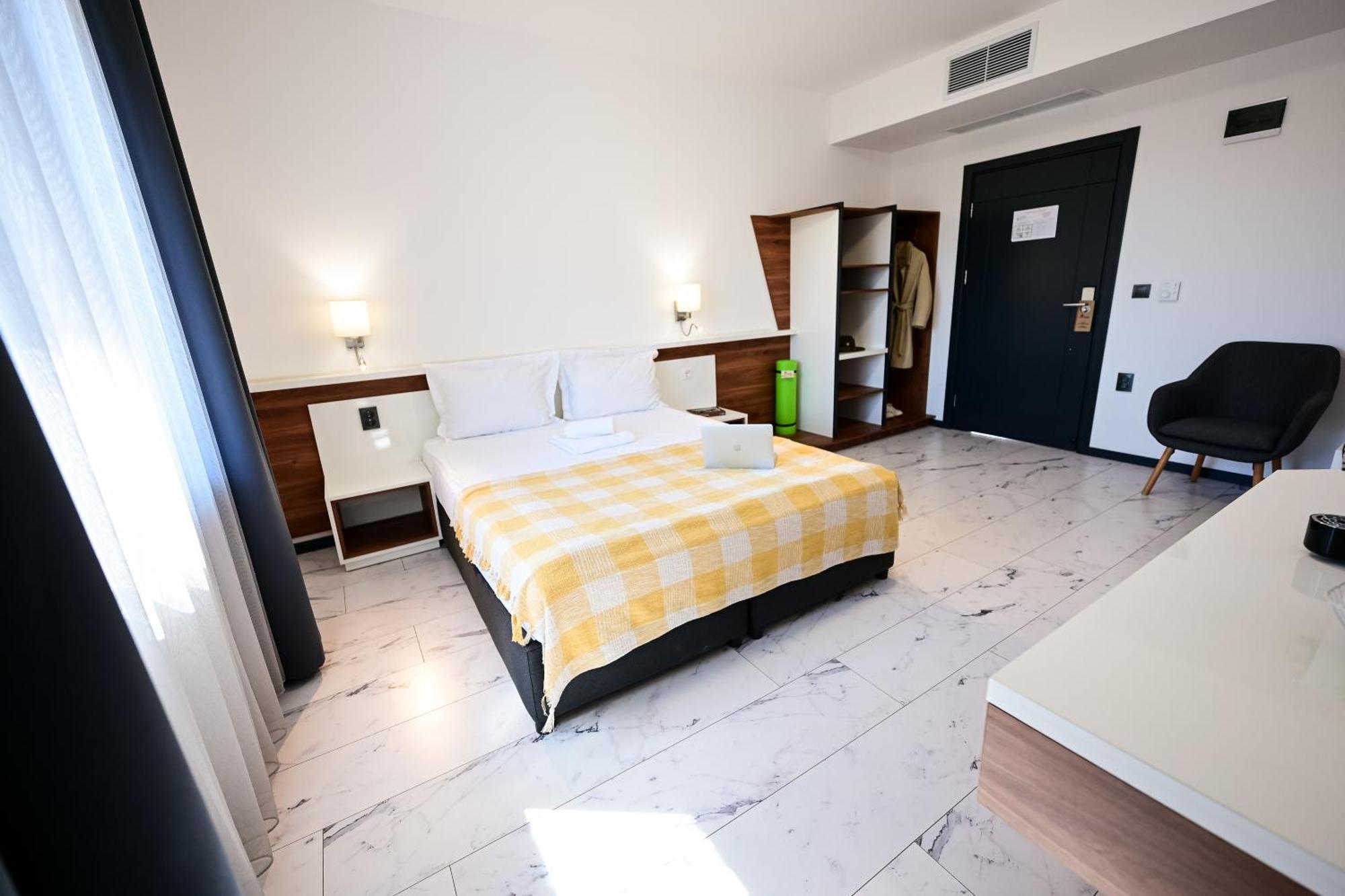 Rubo Hotel Shumen Ngoại thất bức ảnh